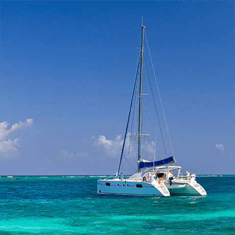 Catamaran Y Expedición De Snorkel En Arrecife imagen